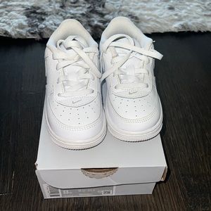 White Nike dunks for toddlers .